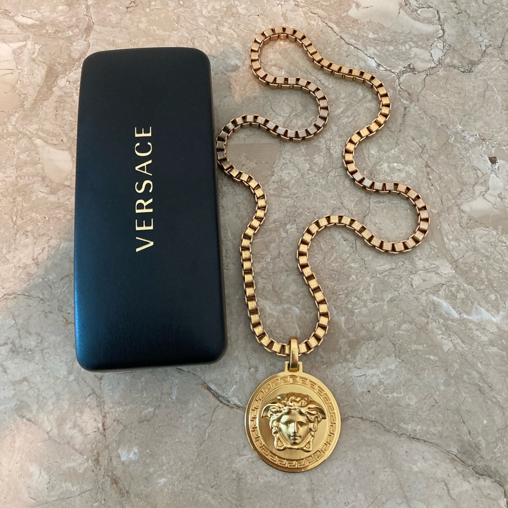 Versace Medusa Pendant Necklace
Size: 26 inches
